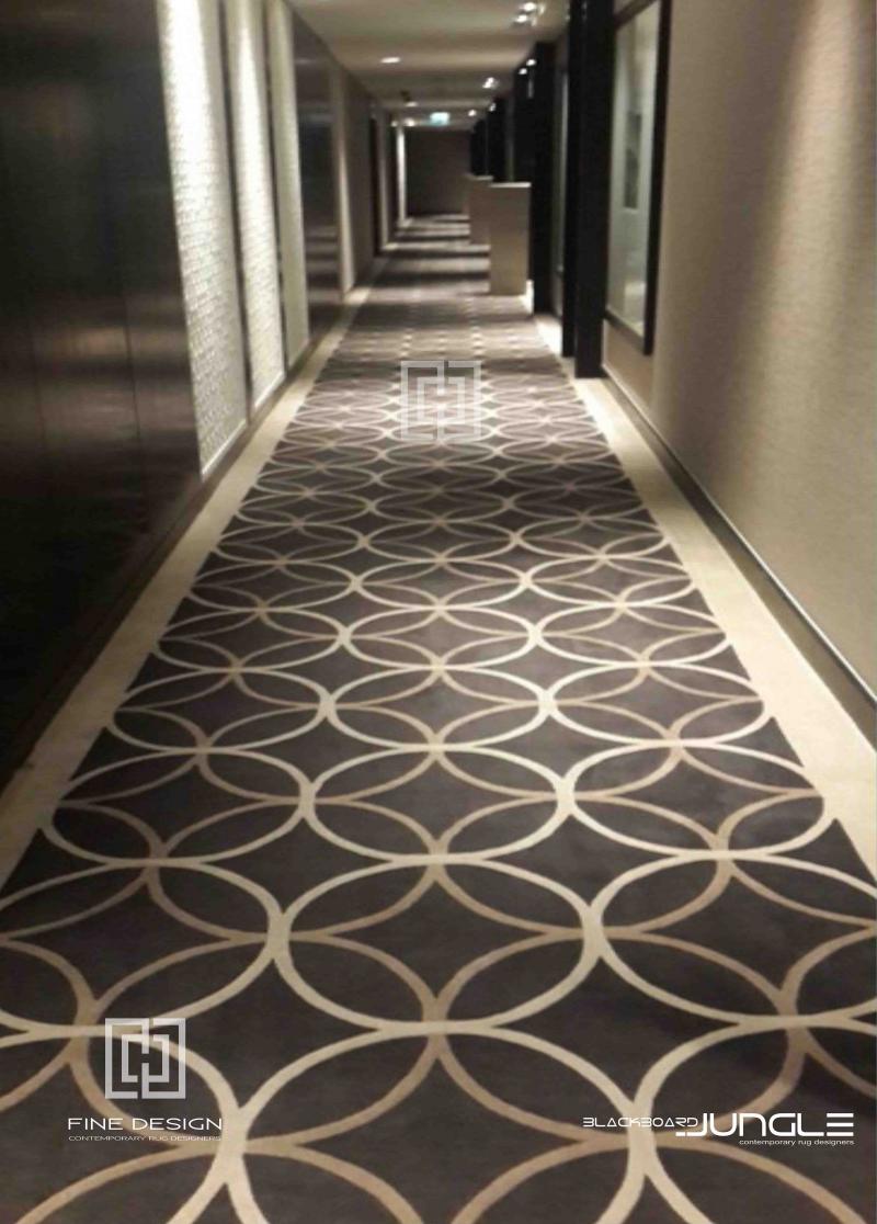 Hospitality_passage_runner